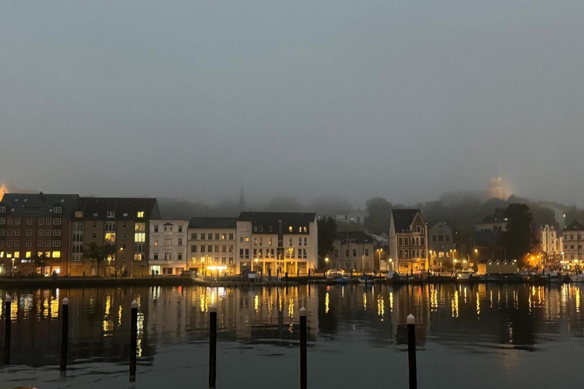 Hafenblick Ferienwohnung In Der Altstadt Mit Parkplatz Flensburg Dış mekan fotoğraf